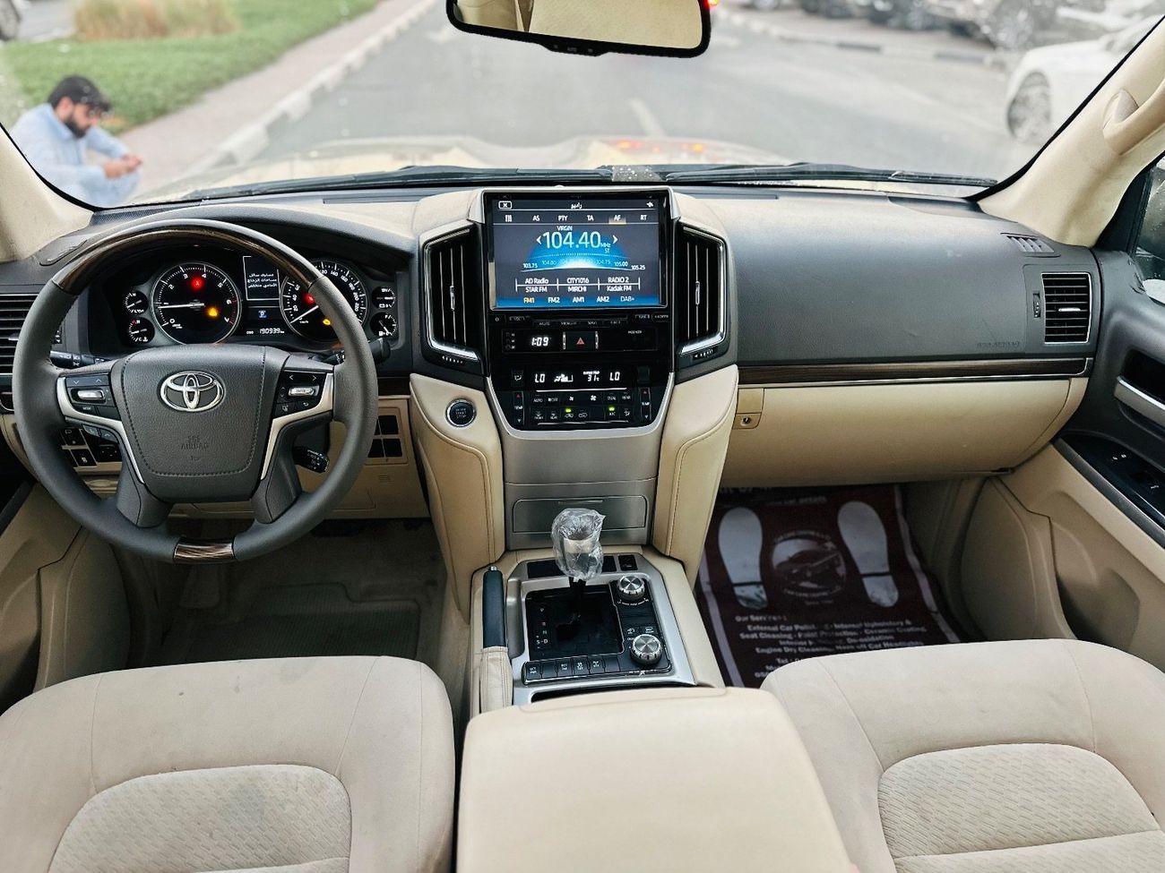 Toyota Land Cruiser VXR 5.7L 4WD