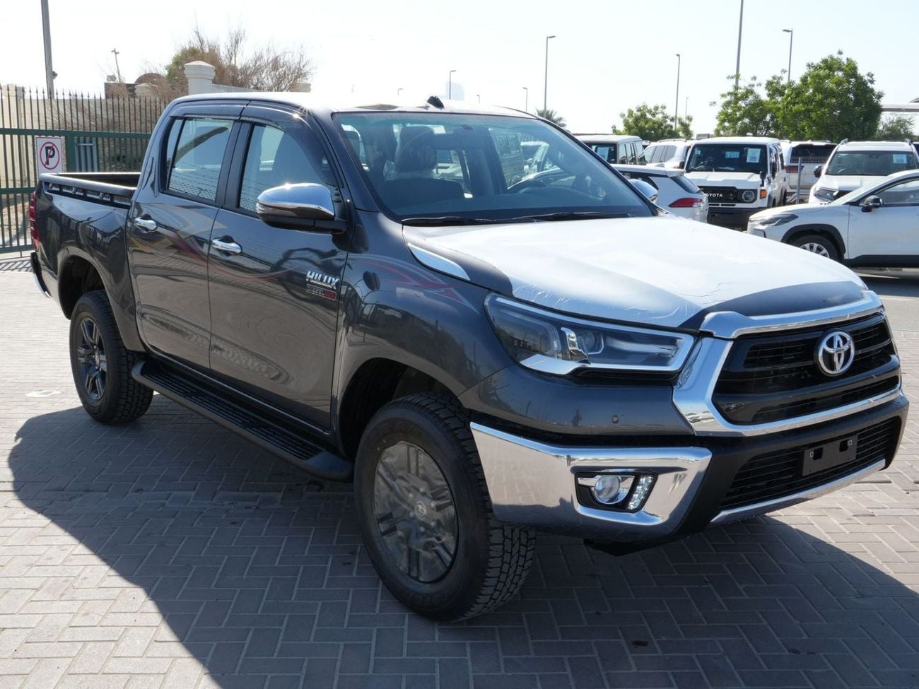 تويوتا هيلوكس 2026 TOYOTA HILUX SR 5 D/CAB 2.8L P/UP 4X4 DIESEL A/T FULL GCC BRAND NEW 0KM