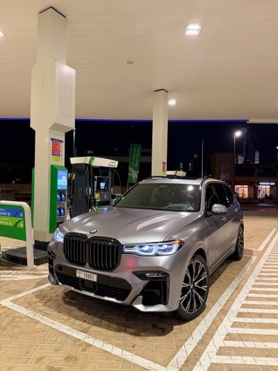 BMW X7 M50i