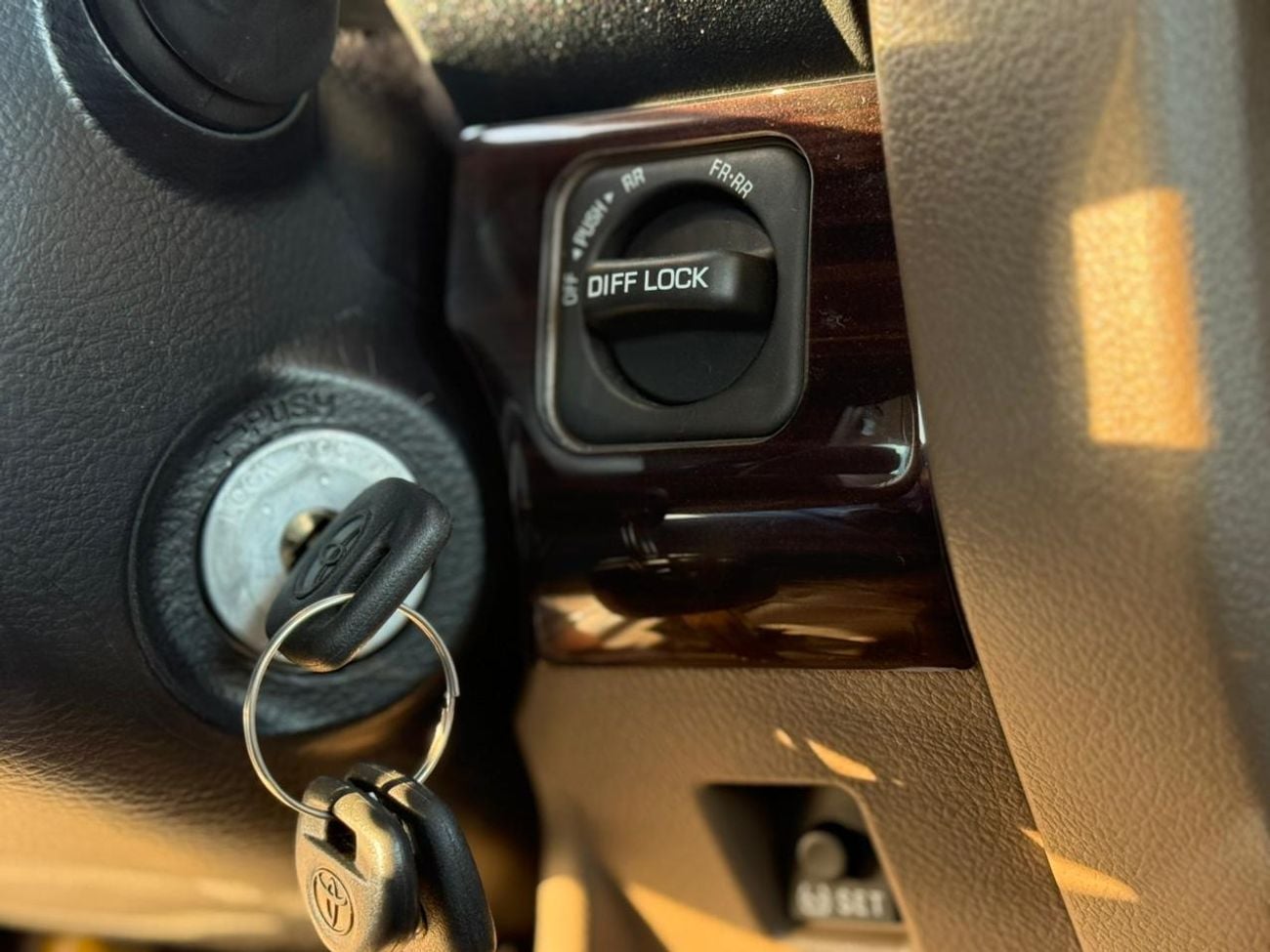 تويوتا لاند كروزر بيك آب