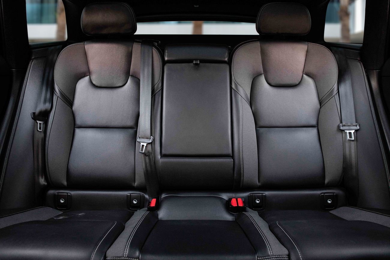 فولفو XC 60 XC60 B5 Ultimate Dark | 2,625 P.M | 0% Downpayment | Al Futtaim Warranty!