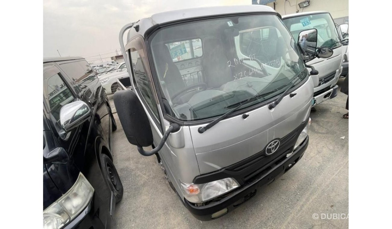 Toyota Dyna Dyna Diesel 2 ton model 2014 Automatic