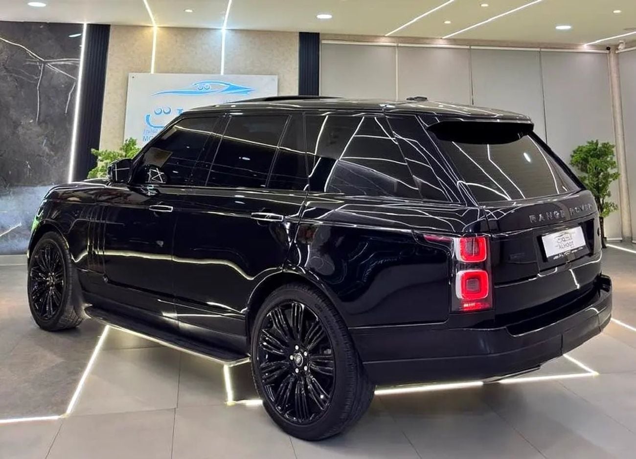 Land Rover Range Rover VOGUE SE AUTOBIOGRAPHY FACELIFT || RR VOGUE V8 || GIVEN WARRANTY || TOP RANGE || GCC || VIP CONSOLE