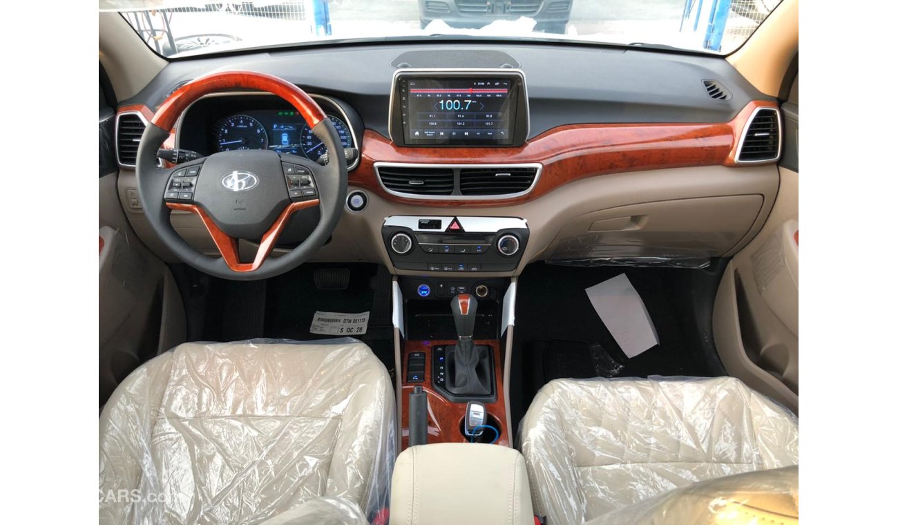Hyundai Tucson 2.0L, WOOD INTERIOR, SPECIAL LED, DVD+ Rear Camera, 2-Pwr Seats, Alloy Rims 18'', خصيصا للسودان