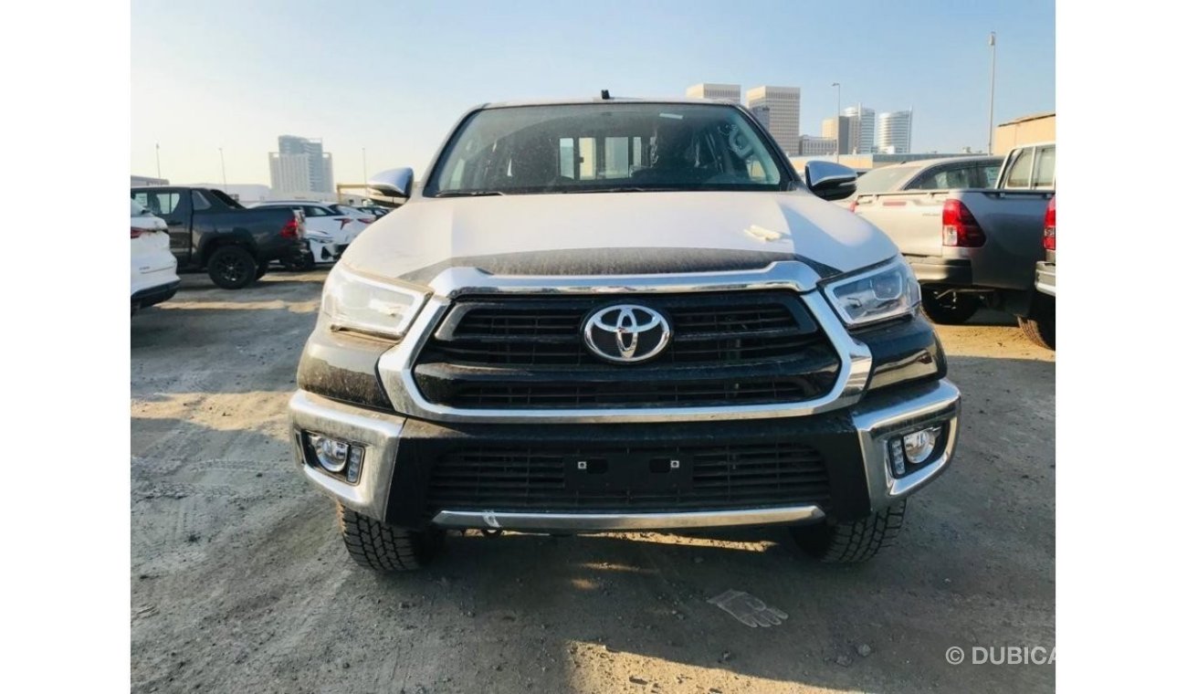 تويوتا هيلوكس GLX 2.7L A / T، 4x4، عجلات معدنية، التحكم في السرعة والبدء بالدفع