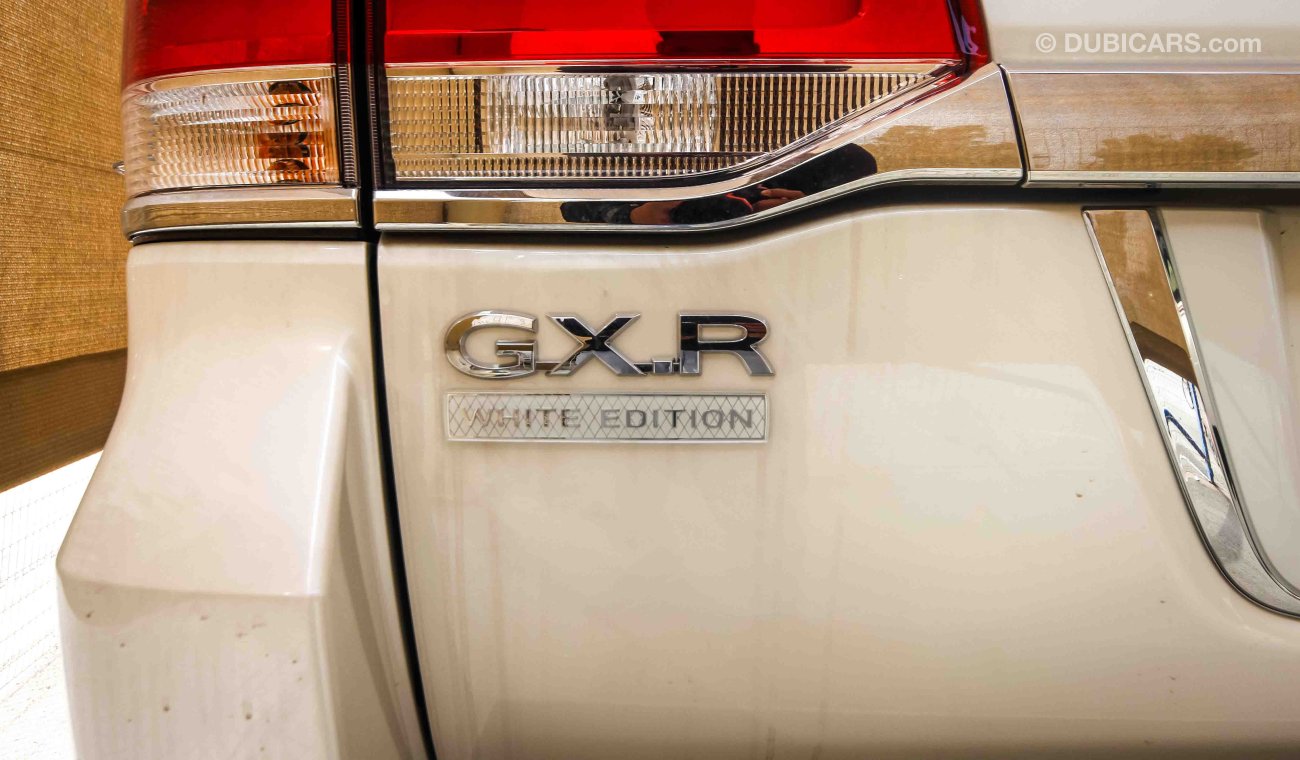 Toyota Land Cruiser GXR V8 White Edition