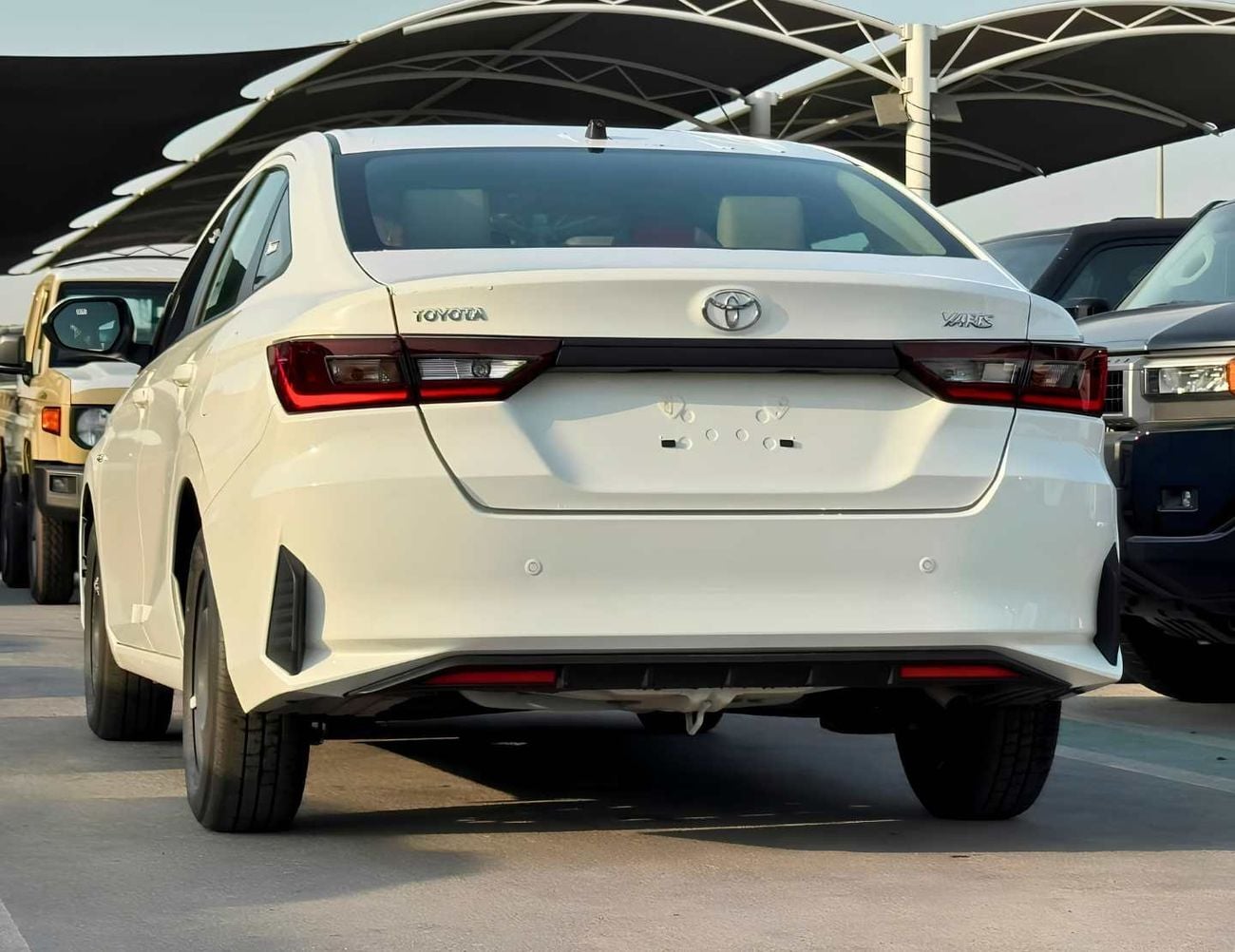 تويوتا يارس E || STANDRAD OPTION || 1.5L PETROL V4 / DVD / REAR PARKING SENSOR (CODE # YREO)