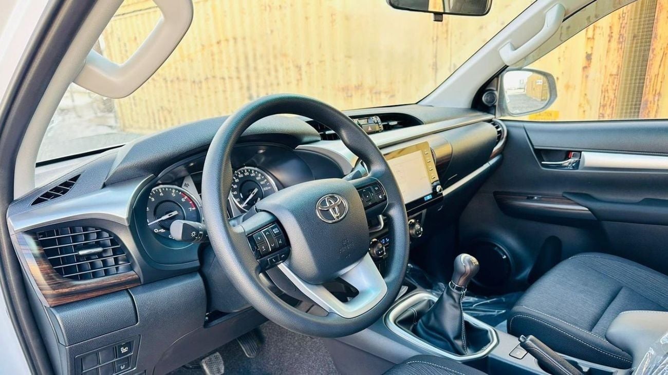 Toyota Hilux SR5 DC 2.7L Petrol 5MT 2025YM Full Option