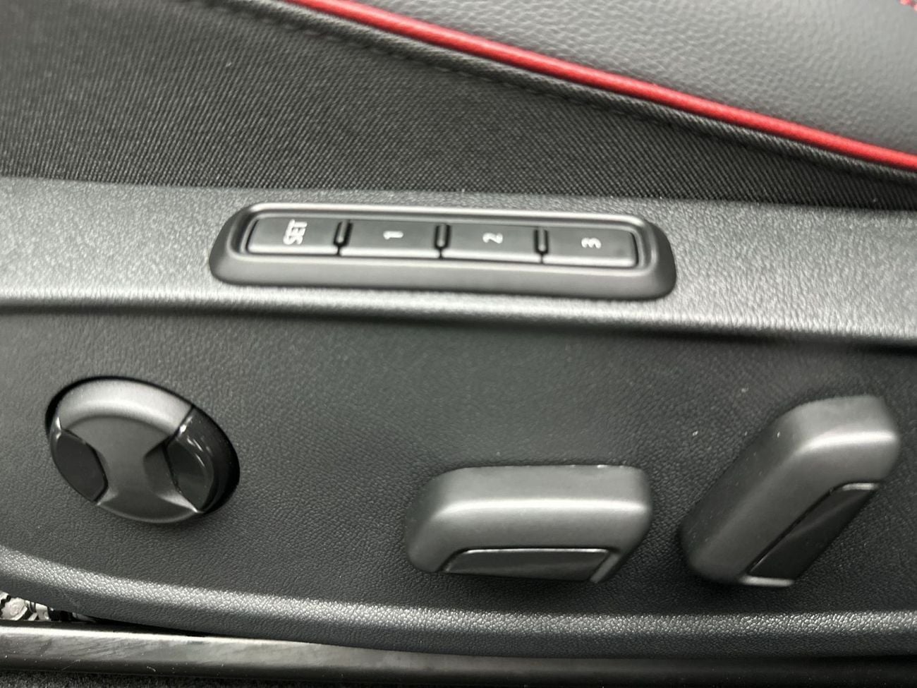 Volkswagen Golf SEL 2.0T GTI Leather Seats (Ref#35061) / 21,100 AED SAVINGS from New Car
