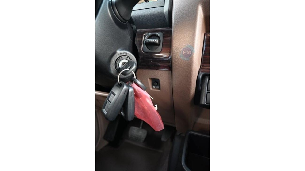 Toyota Land Cruiser 70 DLX