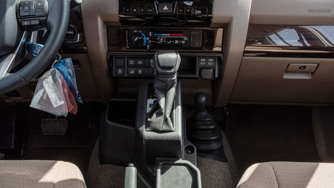 تويوتا لاند كروزر 70 HT VXR 2026 Toyota Land Cruiser LC76 4.0L AT Petrol (Mid Option) Beige