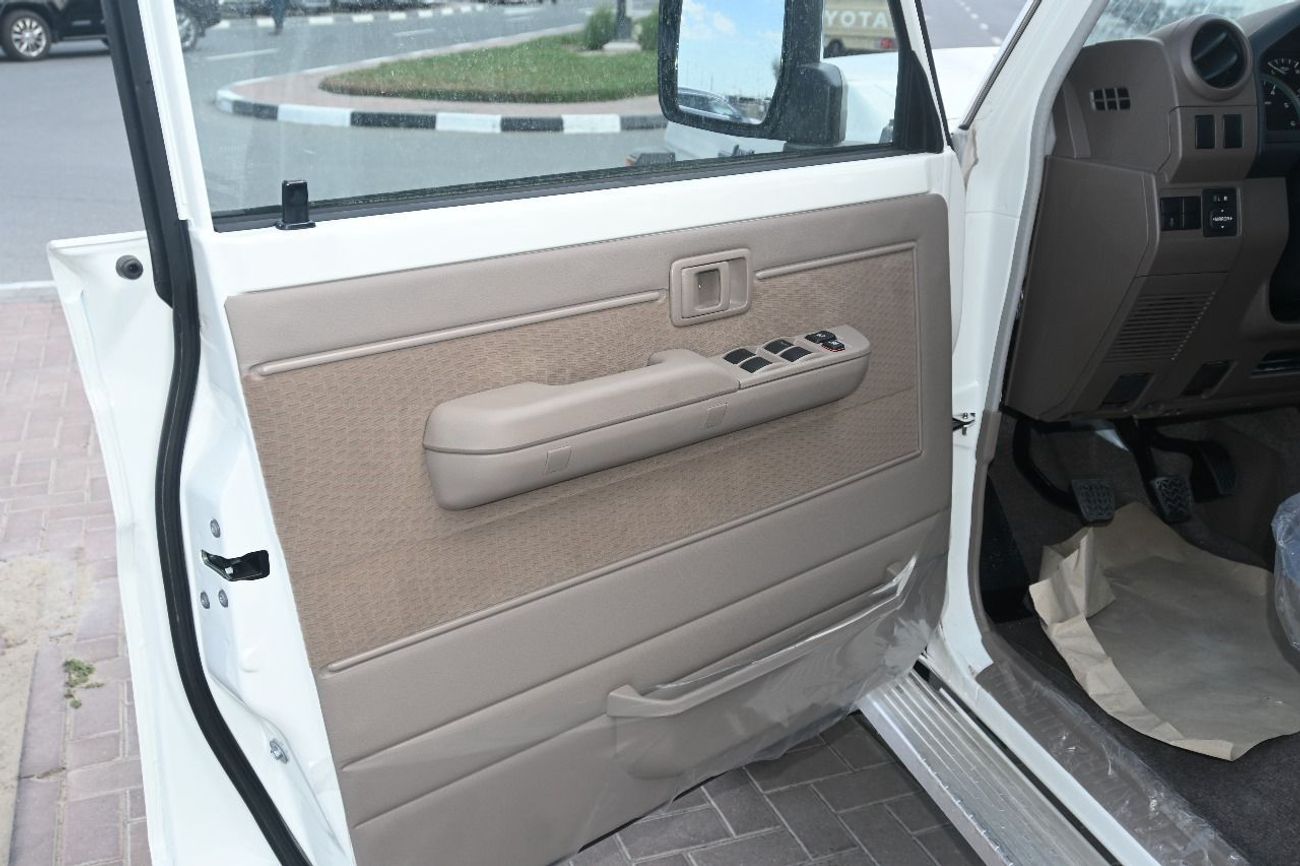 Toyota Land Cruiser 70 2024 Toyota Land Cruiser LC76 LX-E (5-Door) Hardtop 4.5L V8 Diesel M/T 4x4 Export Only