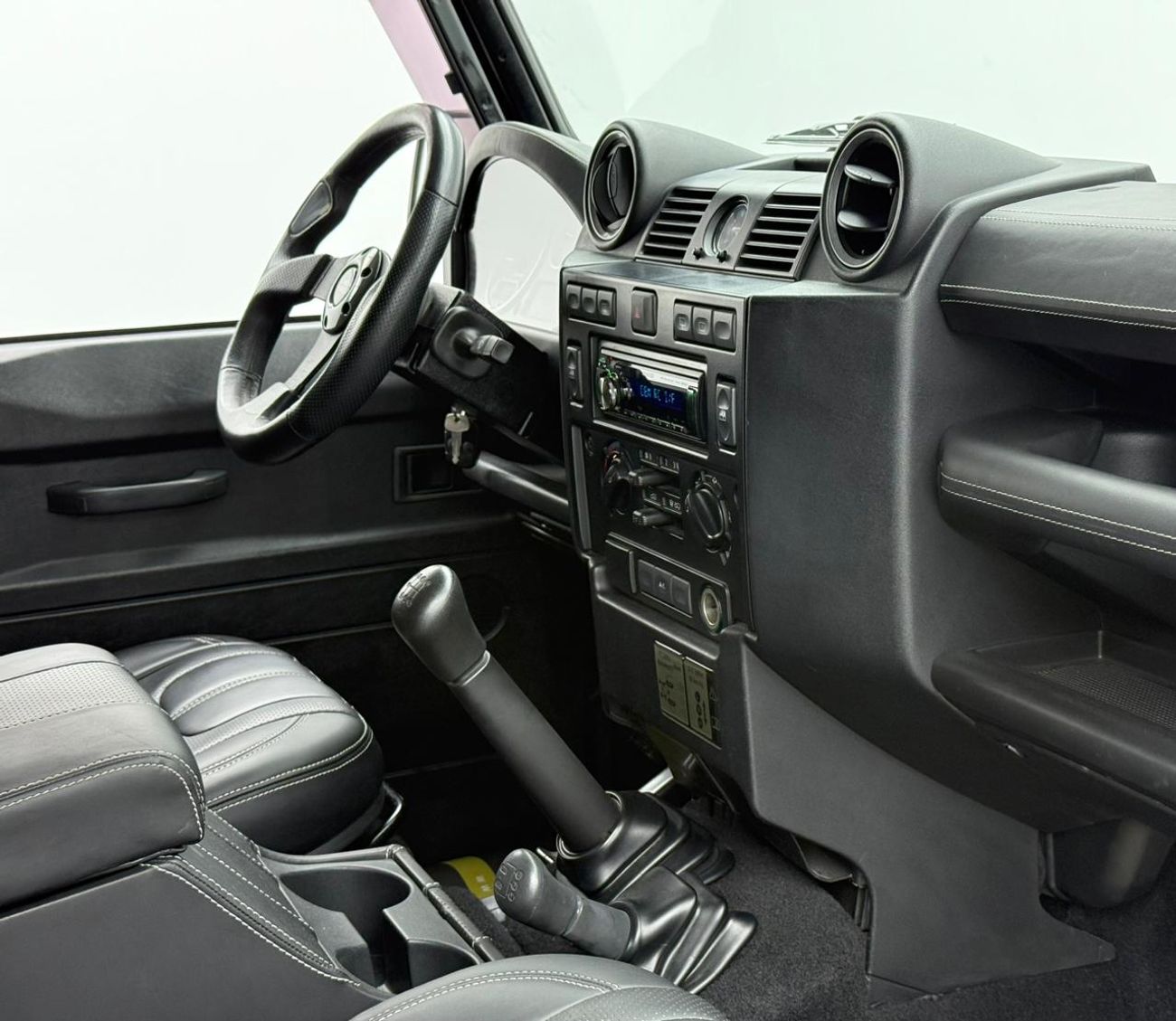 لاند روفر ديفندر 2010 Land Rover Defender 90, Manual Transmission, VIP Seats, Excellent Condition