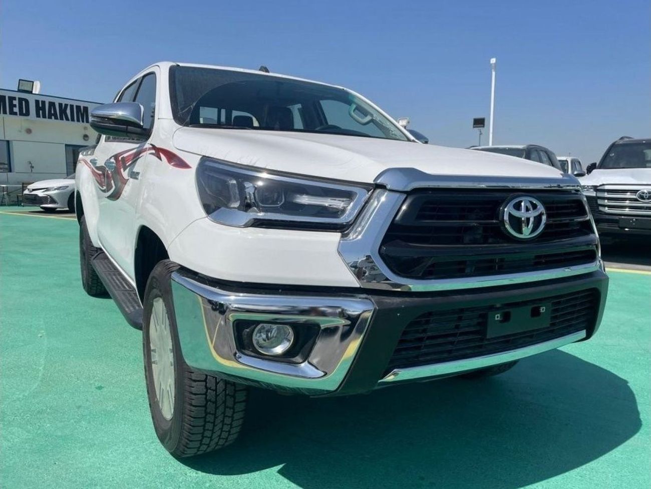 Toyota Hilux 2024 TOYOTA HILUX 2.7L petrol  automatic  4x4 full option   with bush start