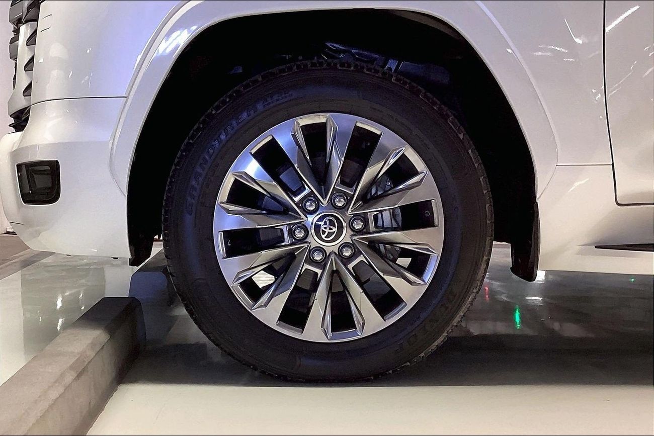 Toyota Land Cruiser GXR | National Day Celebration | Guaranteed Warranty | 0 Down Payment