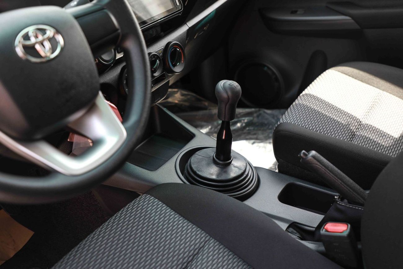 Toyota Hilux 2025 TOYOTA HILUX LOW 2.4 - PLATINUM WHITE PEARL inside BLACK | Export Only