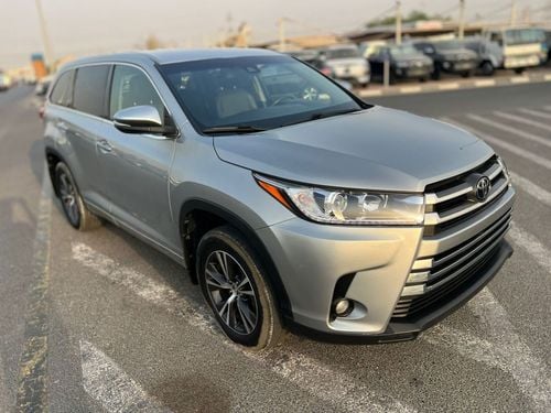 Toyota Highlander LE (NON GCC) 2017 Toyota Highlander - MidOption - 3.5L V6 - Full 7 Seater - Trunk Auto