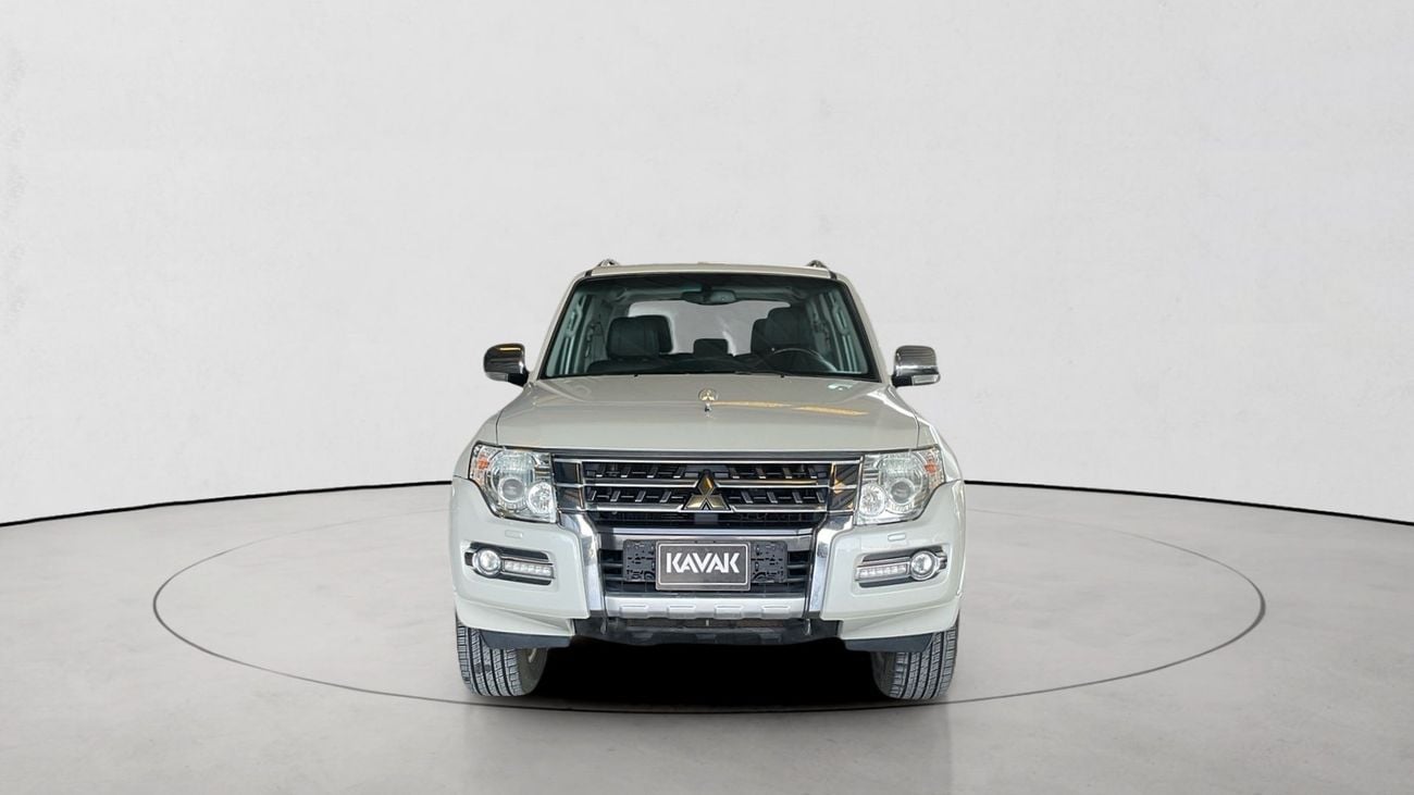 ميتسوبيشي باجيرو 3.8 GLS AUTO 4WD SWB H/L LTHR | شامل الضمان | 0 ﺪﻔﻋﺓ ﺃﻮﻟﻯ