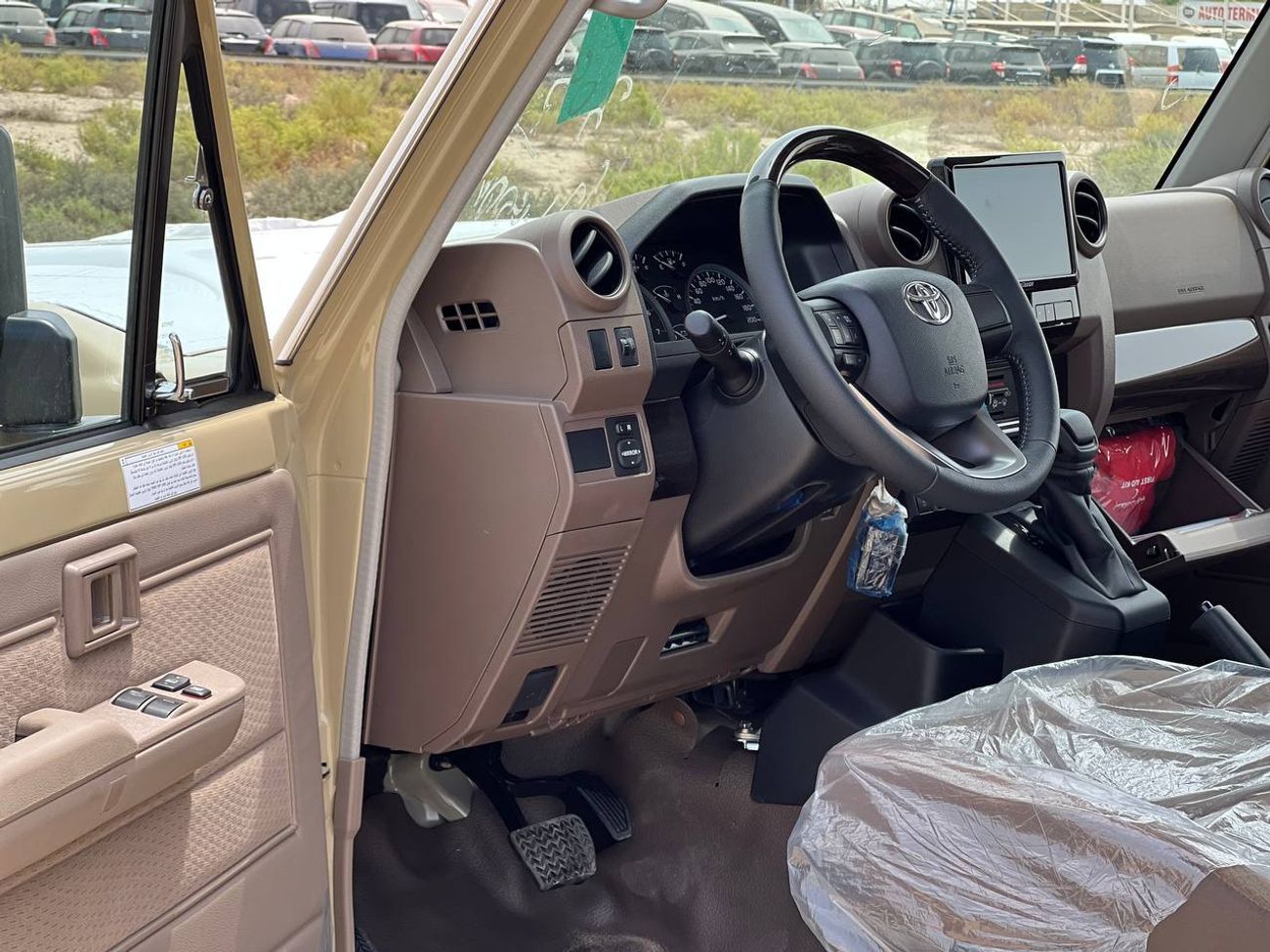 Toyota Land Cruiser Pick Up LC79 S/C 4.0L PTR A/T //2025// MID OPTION WITH WINCH , DIFF LOCK , DVD&BACK CAMERA , CRUISE CONTROL