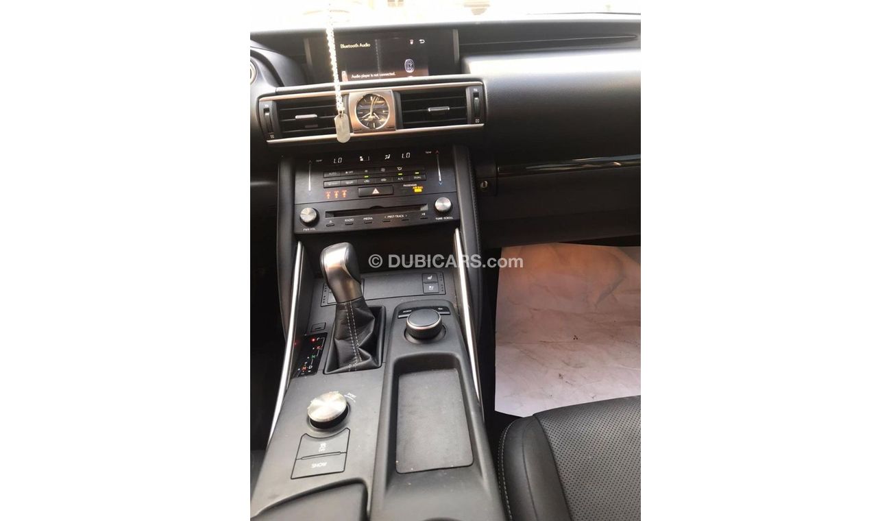 لكزس IS 300 LEXUS IS 300 >< F SPORT >< FULL OPTION /// MODEL 2017 /// LOW MILEAGE /// WITH RADAR , LEATHER SEAT 