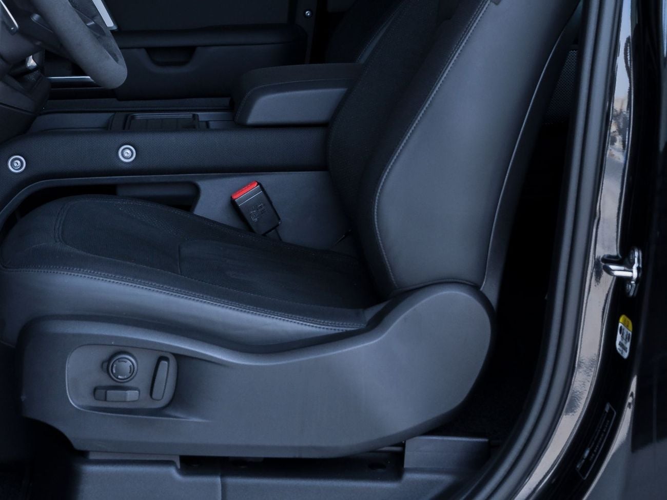 لاند روفر ديفندر 90 X P525 5.0L