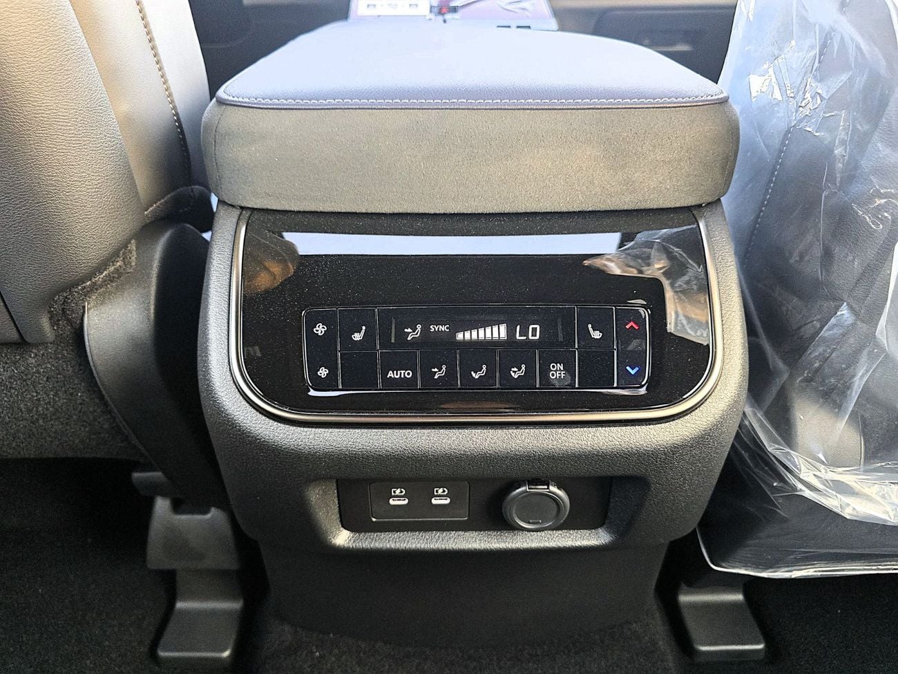 Infiniti QX80 SENSORY CAPTAIN CHAIRS