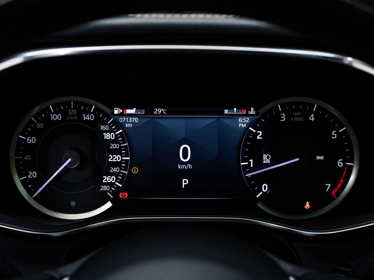 جاكوار F بيس R-Dynamic SE 2.0L