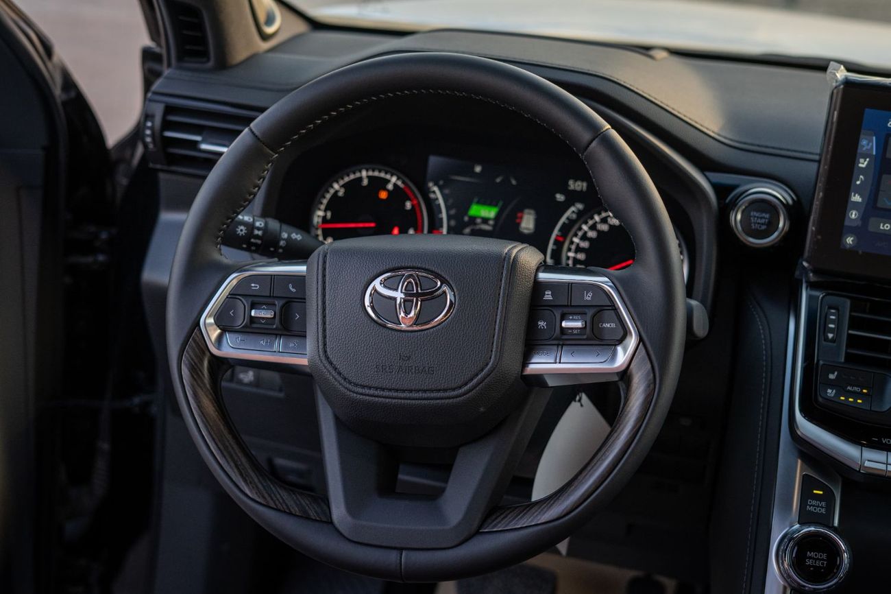 تويوتا لاند كروزر 3.3L DIESEL VXR FULL OPTION WITH RADAR