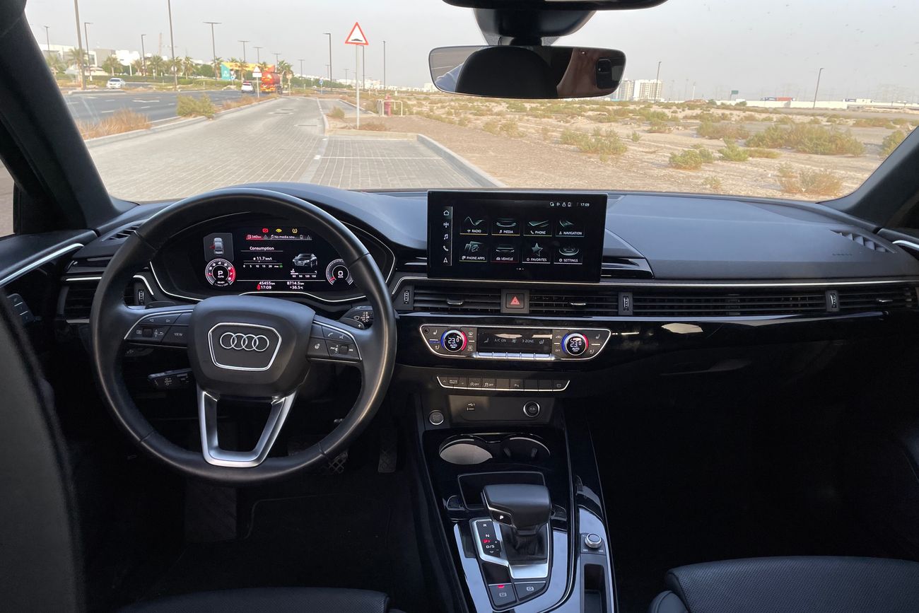 Audi A4 40 TFSI, S-Line, 2.0L Turbo