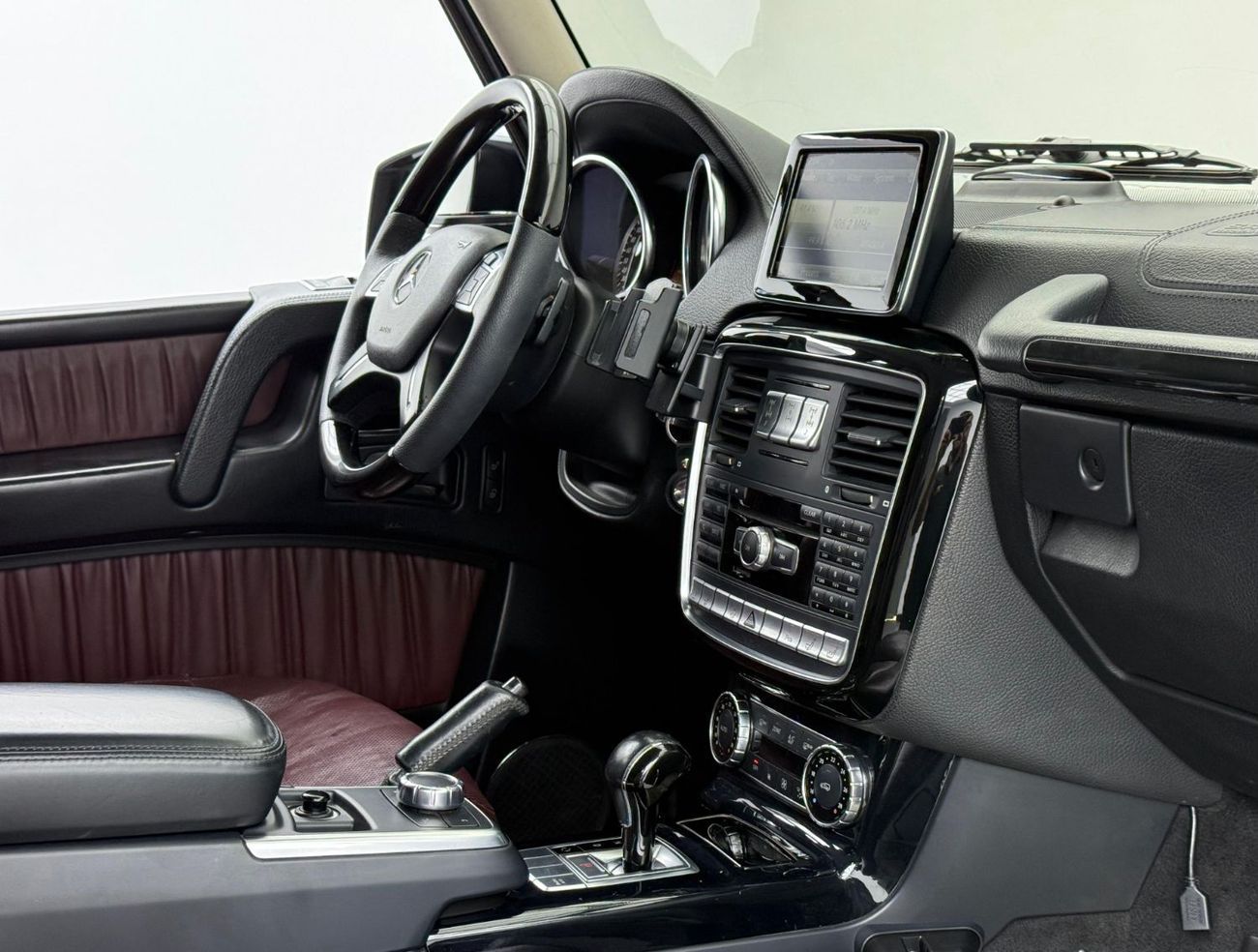 مرسيدس بنز G 500 Std 5.5L 2015 Mercedes Benz G500, Full Service History, Fully Loaded, Excellent Condition