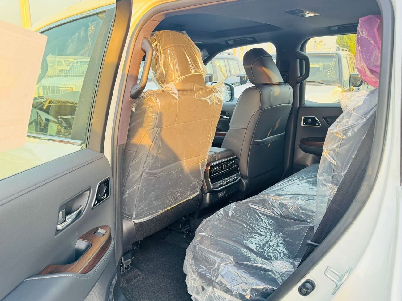 Toyota Land Cruiser TOYOTA LC300 VX 3.5L PTR  GCC A/T F/O WHITE 2025