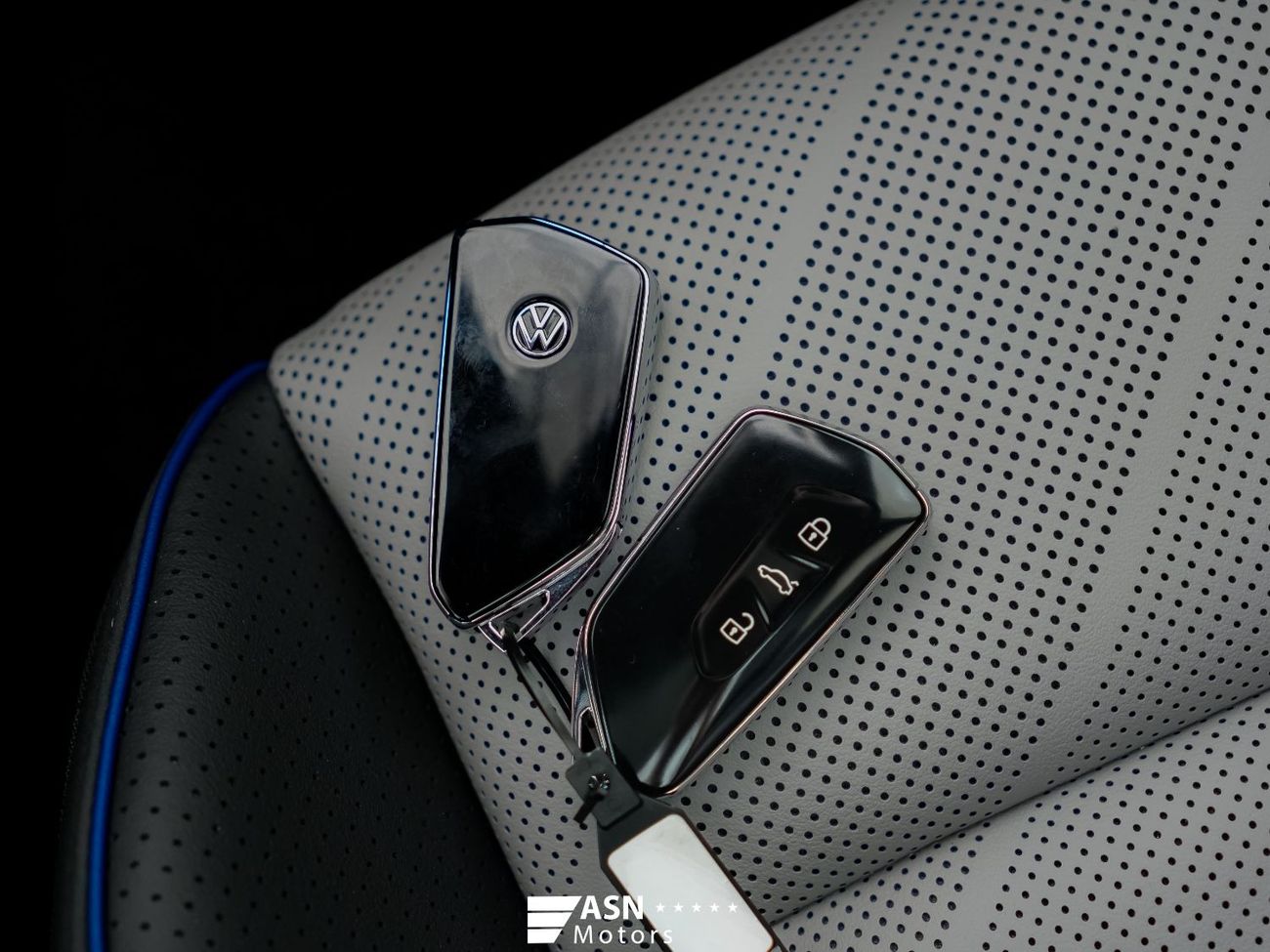 Volkswagen Golf R-Line Black Package 1.5 Turbo 2025 (Harman Kardon + HUD)