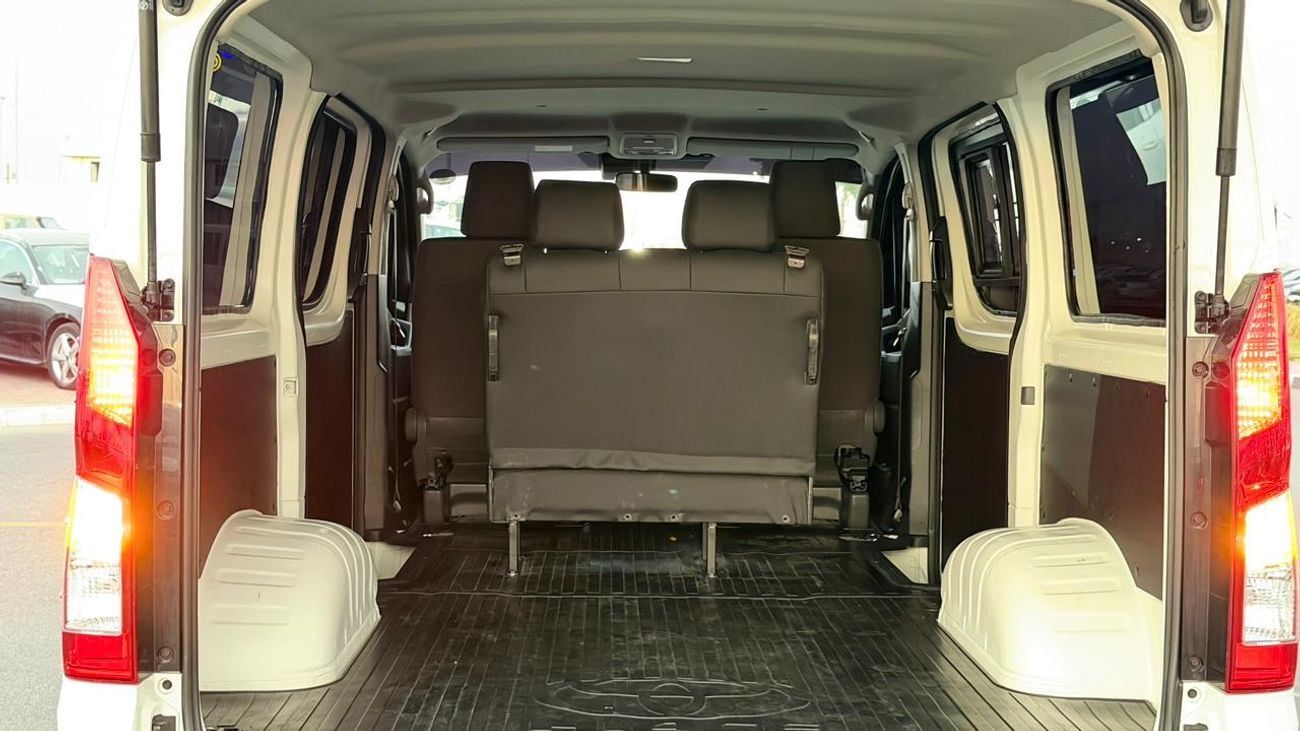 Toyota Hiace 4-SEATER | AUTOMATIC TRANSMISSION | 2.8L DIESEL | BACK CAMERA | PARKING SENSORS