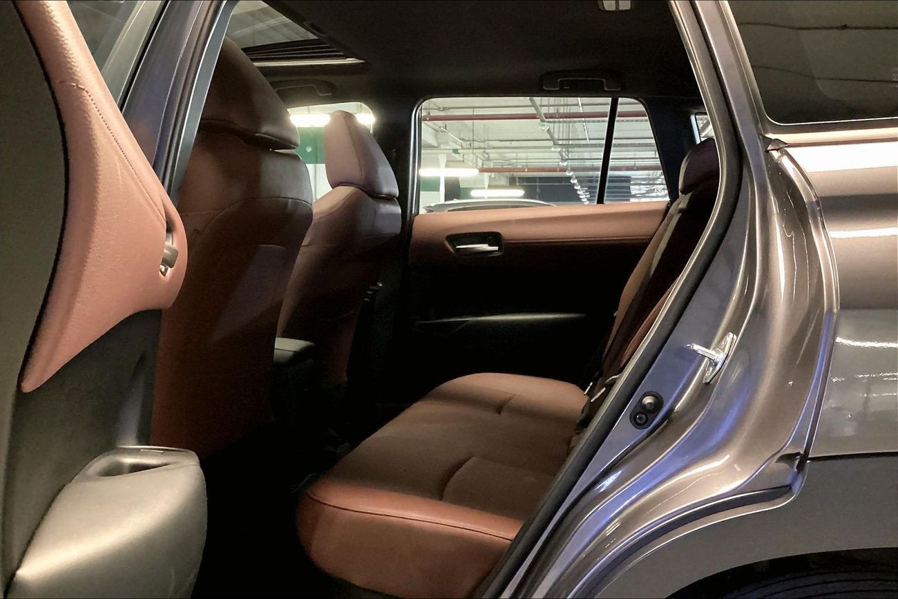 تويوتا كورولا كروس GLI | National Day Celebration | شامل الضمان | 0 ﺪﻔﻋﺓ ﺃﻮﻟﻯ