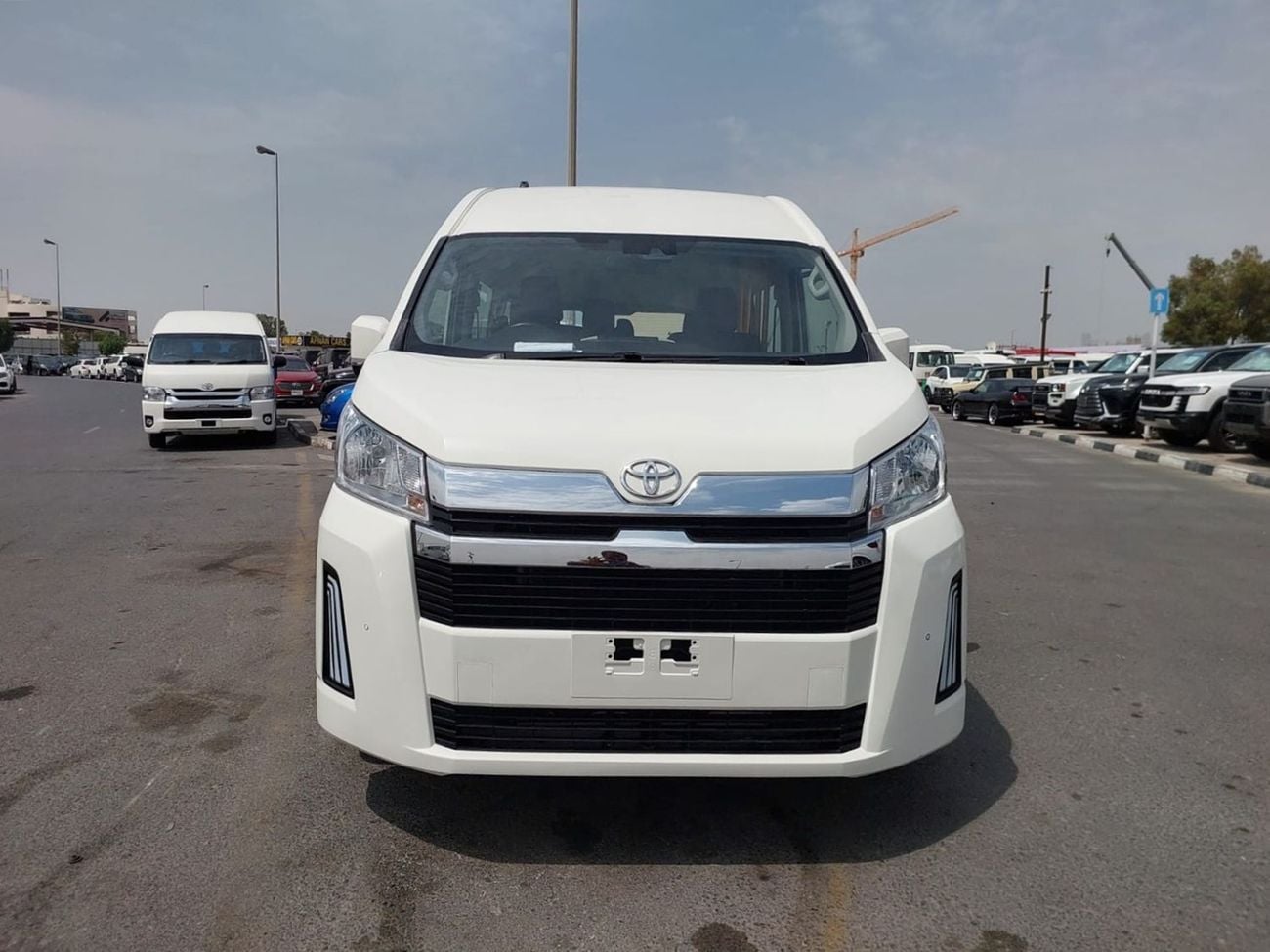 Toyota Hiace TOYOTA HIACE COMMUTER VAN RHD 2020 MODEL 2.8 L DIESEL AUTOMATIC(PM16665)