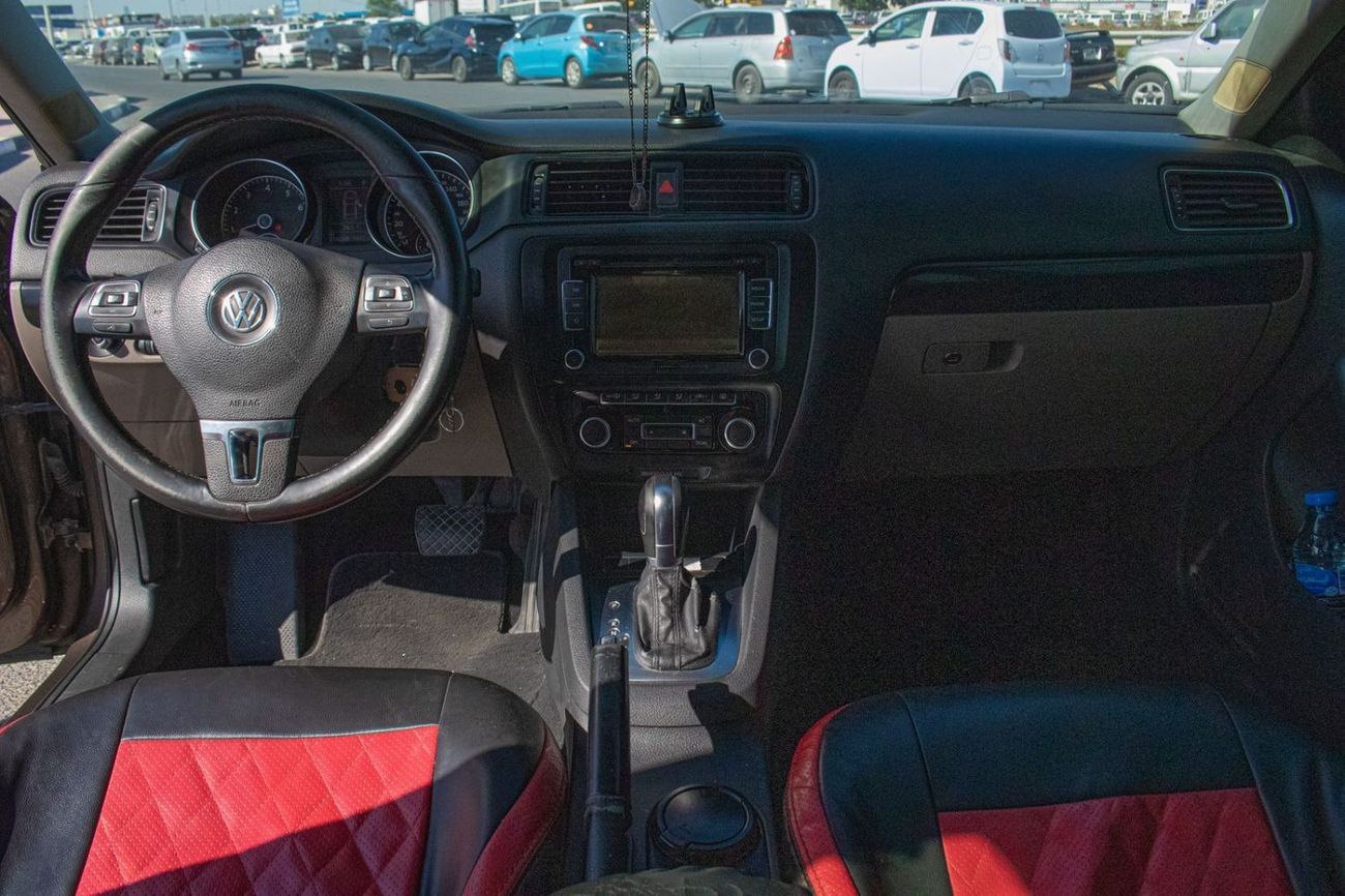 Volkswagen Jetta VOLKSWAGON JETTA Comfortline SE 2.0L | FULL OPTION | GCC