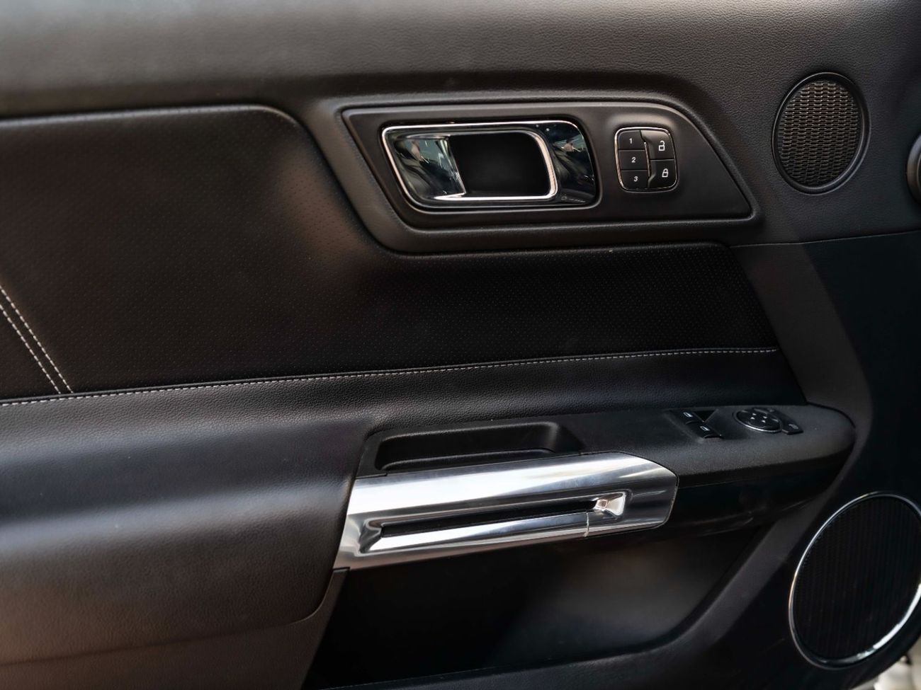 Ford Mustang GT Premium 5.0L V8