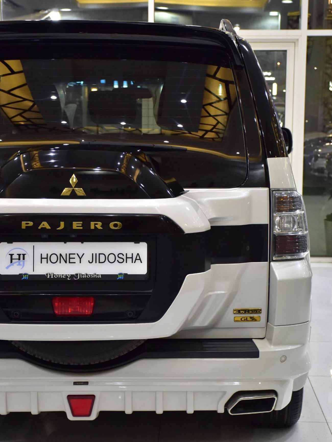 Mitsubishi Pajero EXCELLENT DEAL for our Mitsubishi Pajero Signature Edition GLS 3.8 ( 2018 Model ) in White / Black C