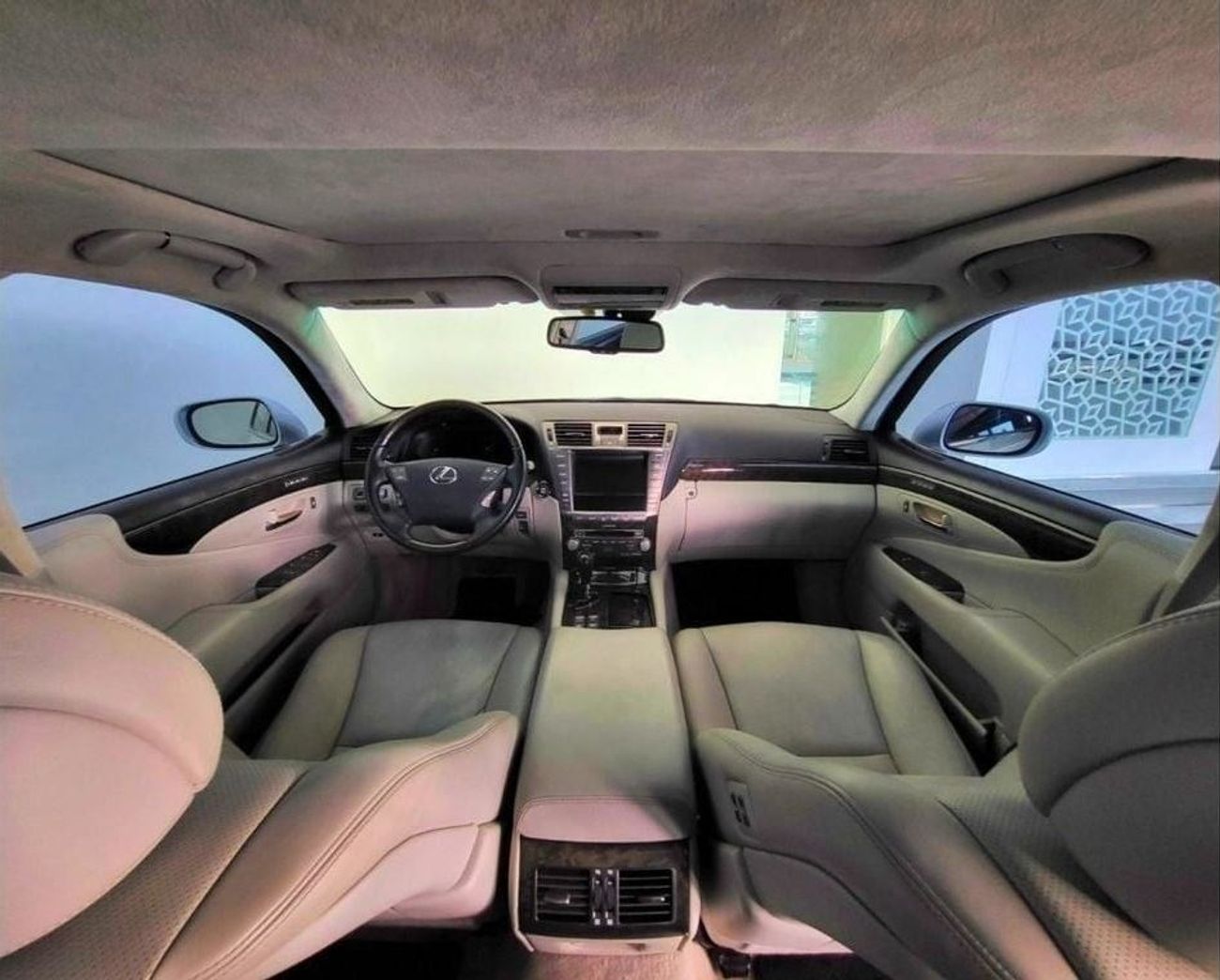 لكزس LS 460 4.6L - 8CYL - EXCELLENT CONDITION NO ACCIDENT  AMERICAN SPECS CLEAN TITLE