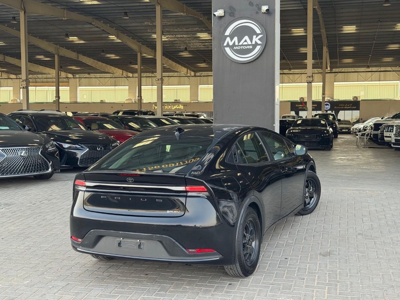تويوتا برياس PLUG-IN HYBRID / 2.0L V4 /  1000KM RANGE / 72KM ON ELECTRIC ONLY/ RADAR / LINE ASSIST / BIG SCREEN