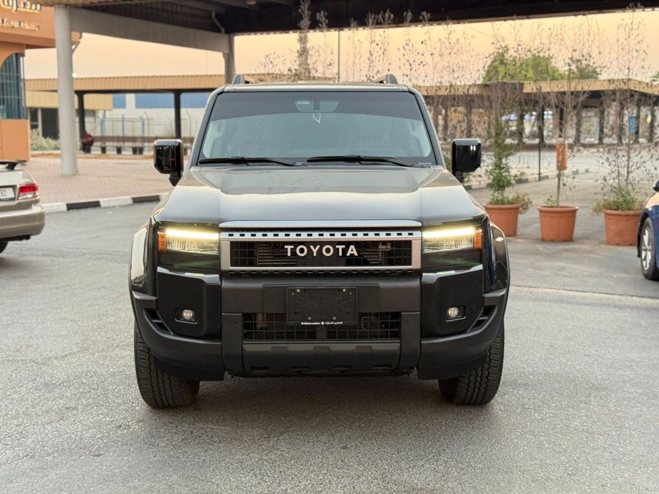 تويوتا برادو Adventure Dual Tone 2.4T