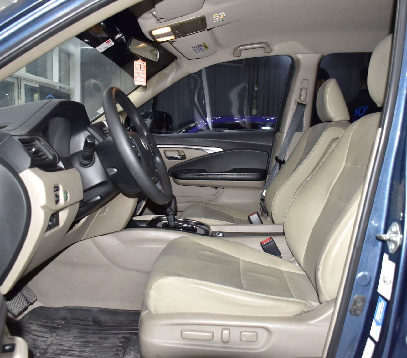 Honda Pilot EXCELLENT DEAL for our Honda Pilot ( 2016 Model ) in Blue Color GCC Specs