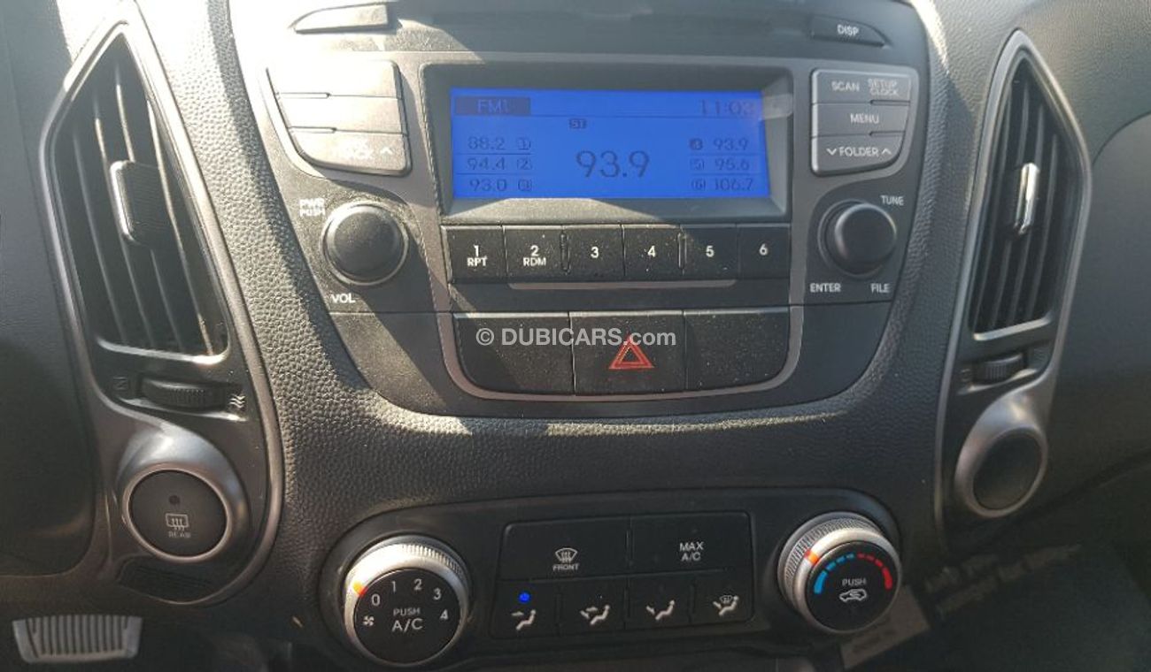 Hyundai Tucson 2015 model standard options low mileage  Full automatic  Gcc specs