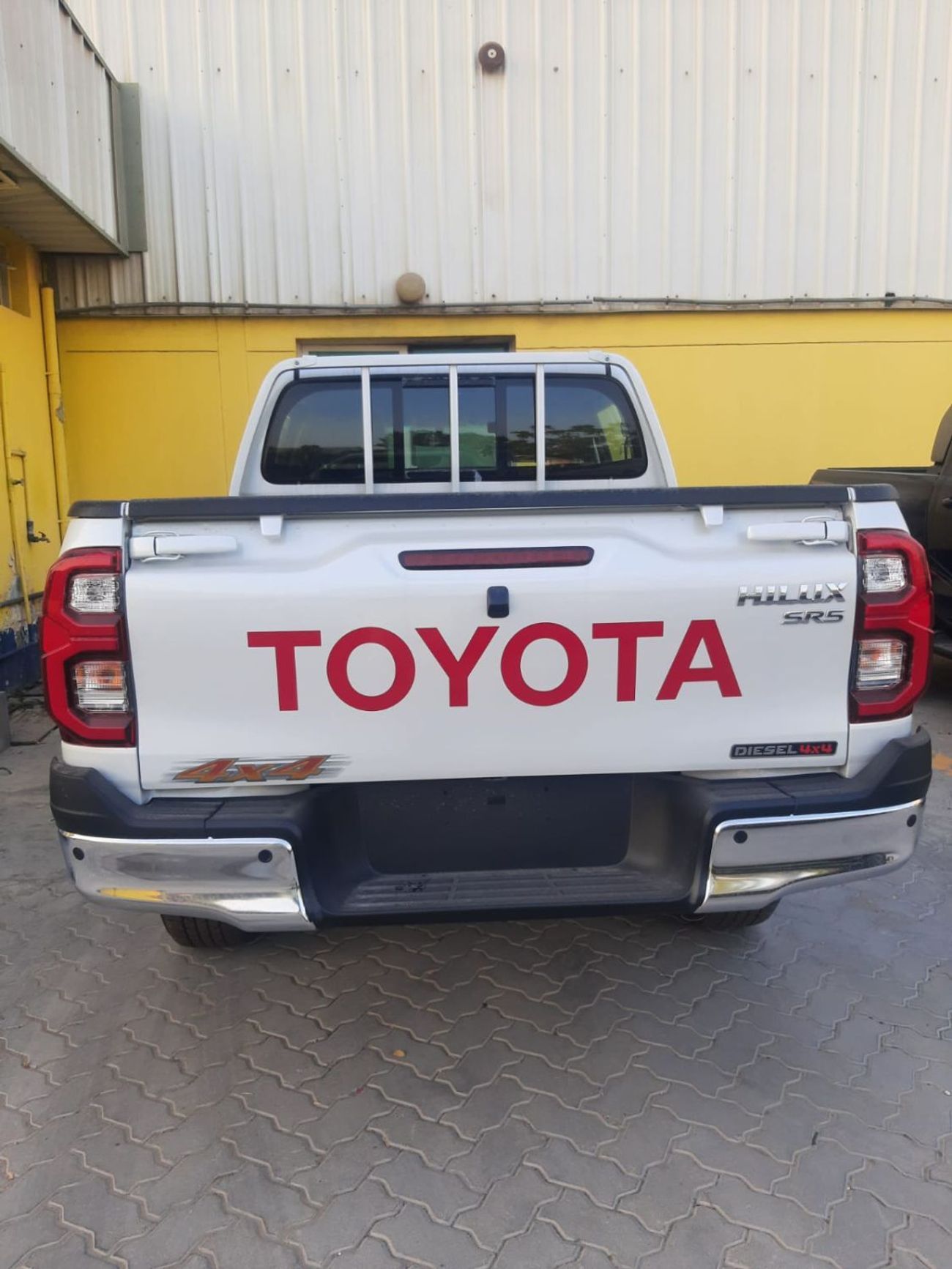 Toyota Hilux TOYOTA HILUX DC 2.4L DIESEL AT