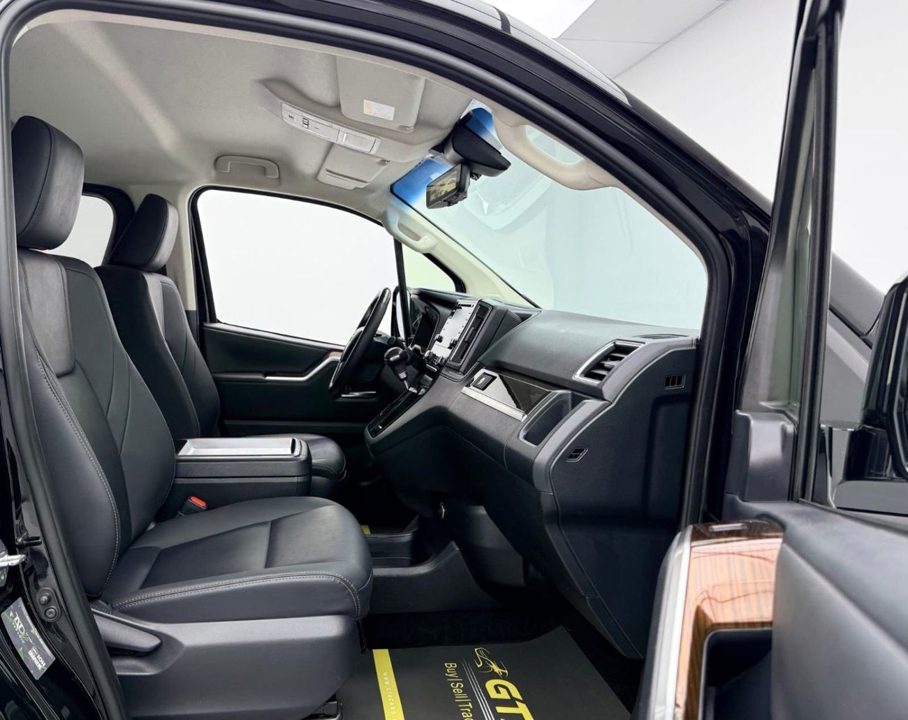 Toyota Granvia PREMIUM