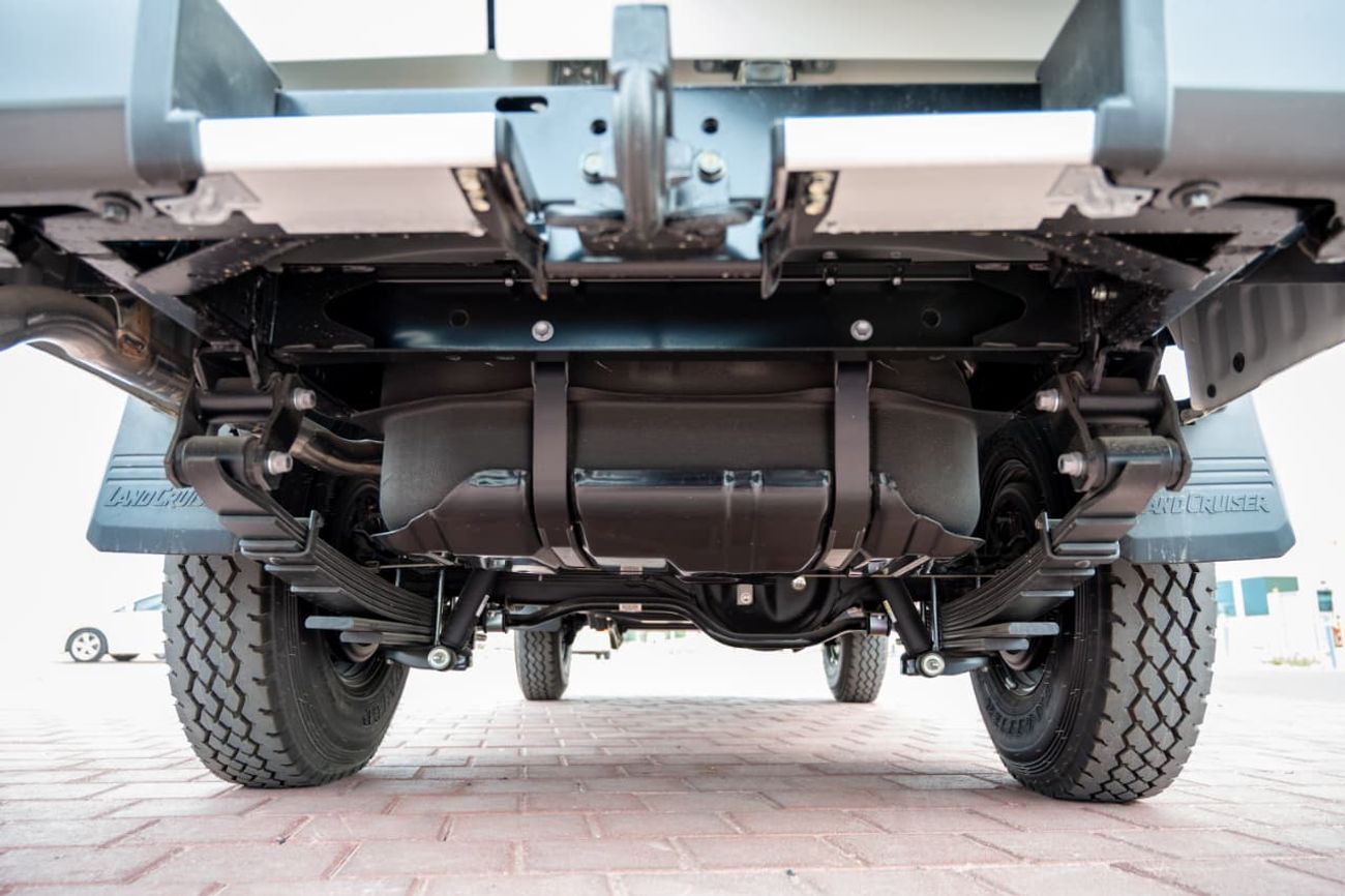 تويوتا لاند كروزر 70 LC 78 | Manual Transmission | 4.2L Diesel | 3 door | Basic Life Support Ambulance