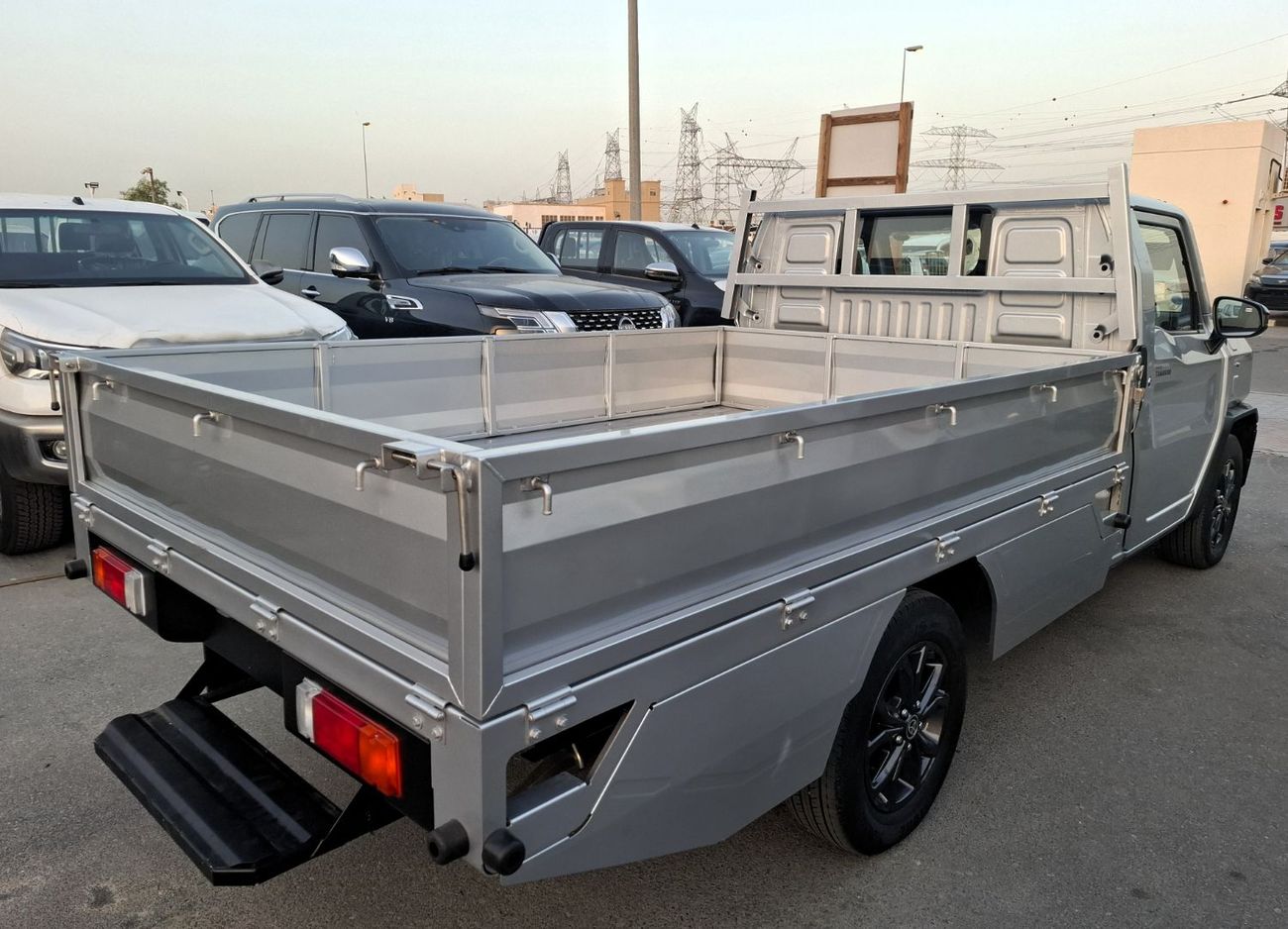 تويوتا تاماراو Toyota Hilux Tamaraw 2.4L 2026 SC Pickup Diesel Silver