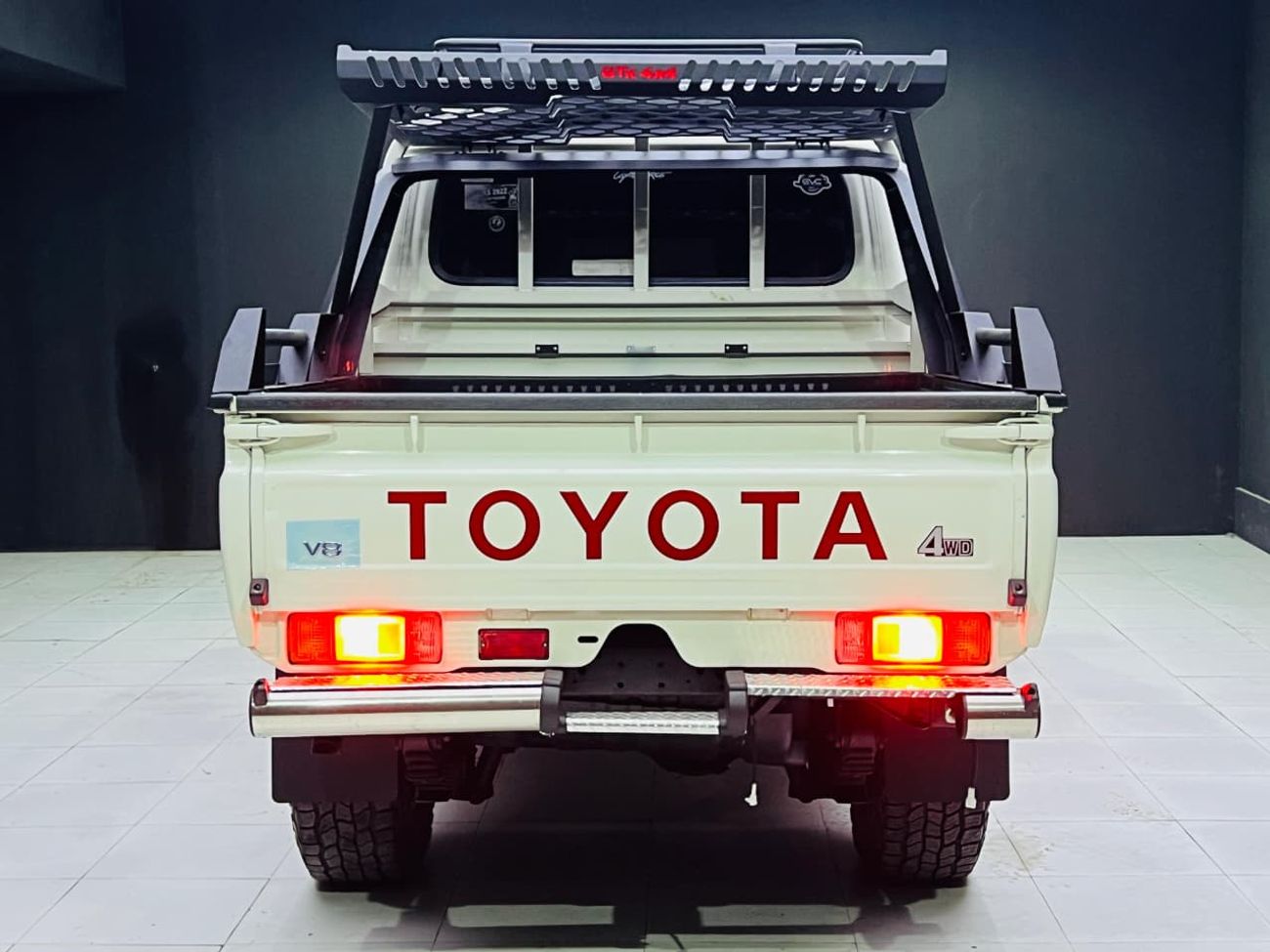 تويوتا لاند كروزر بيك آب diesel 4.5 liter ,right hand drive ,4 doors ,only for export available