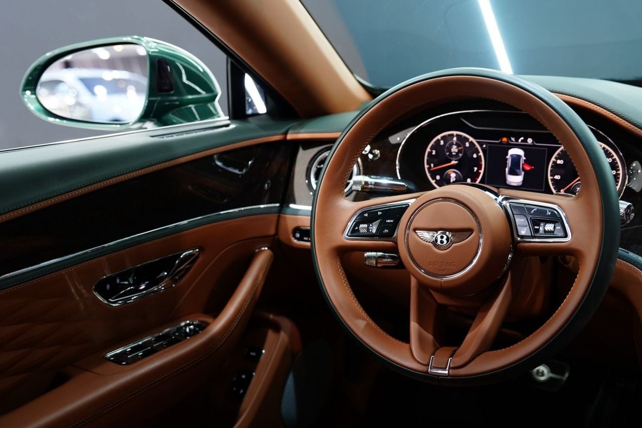 Bentley Flying Spur 2022 Bentley Flying Spur V8, Mulliner Driving Specs, Rare Green, Rear Touchscreen!!