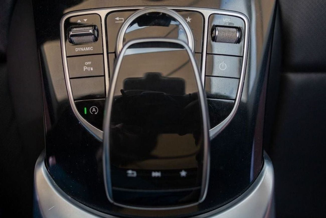 Mercedes-Benz C 200 Mercedes-Benz C200 2017 Korean Spec under Warranty with Flexible Down-Payment.